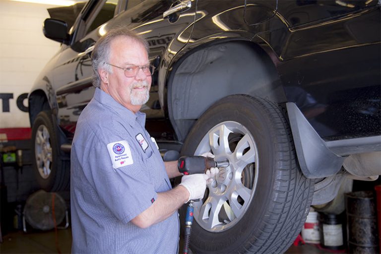 AutoInstinctsNorthridgeWorker1 Best Japanese Auto RepairService in Northridge and